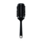 La brosse GHD en céramique ronde taille 4 est idéale pour les brushing sur les neveux longs, très longs ou très épais.