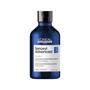 Le shampoing densifiant Serioxyl Advanced de L’Oréal Professionnel formulé pour les cheveux clairsemés.