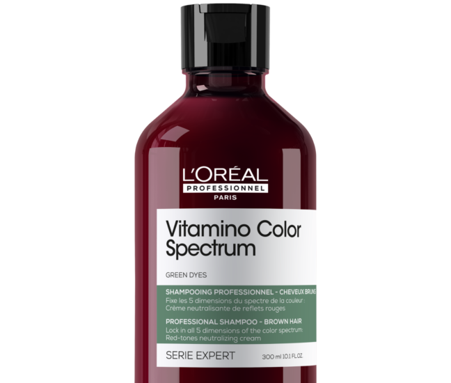 Le Shampoing Neutralisant Vert neutralise les reflets rouges indésirables sur les cheveux bruns et châtains.