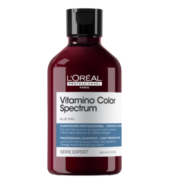Le shampoing neutralisant bleu Vitamino Color Spectrum L’Oréal Professionnel pour neutraliser les reflets orangés indésirables sur les cheveux châtains et bruns.