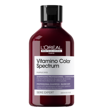 Le shampoing neutralisant violet Vitamino Color Spectrum de L’Oréal Professionnel pour éliminer les reflets jaunes indésirables.