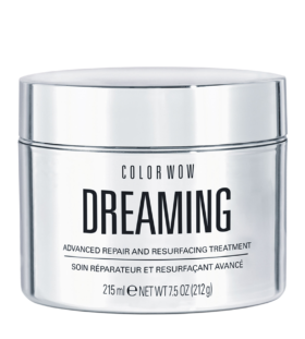 Le masque WOW Dreaming répare en profondeur les cheveux abîmés.
